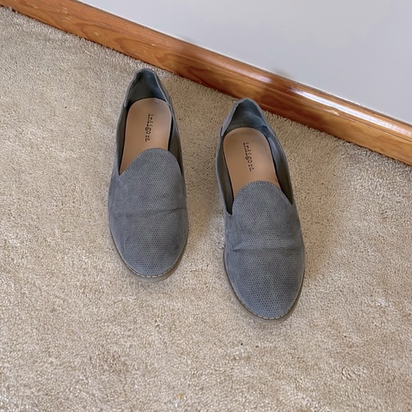 Grey  Flats. Faux suede, In good used condition. Size 8.5, Smoke Free home. - Picture 2 of 4
